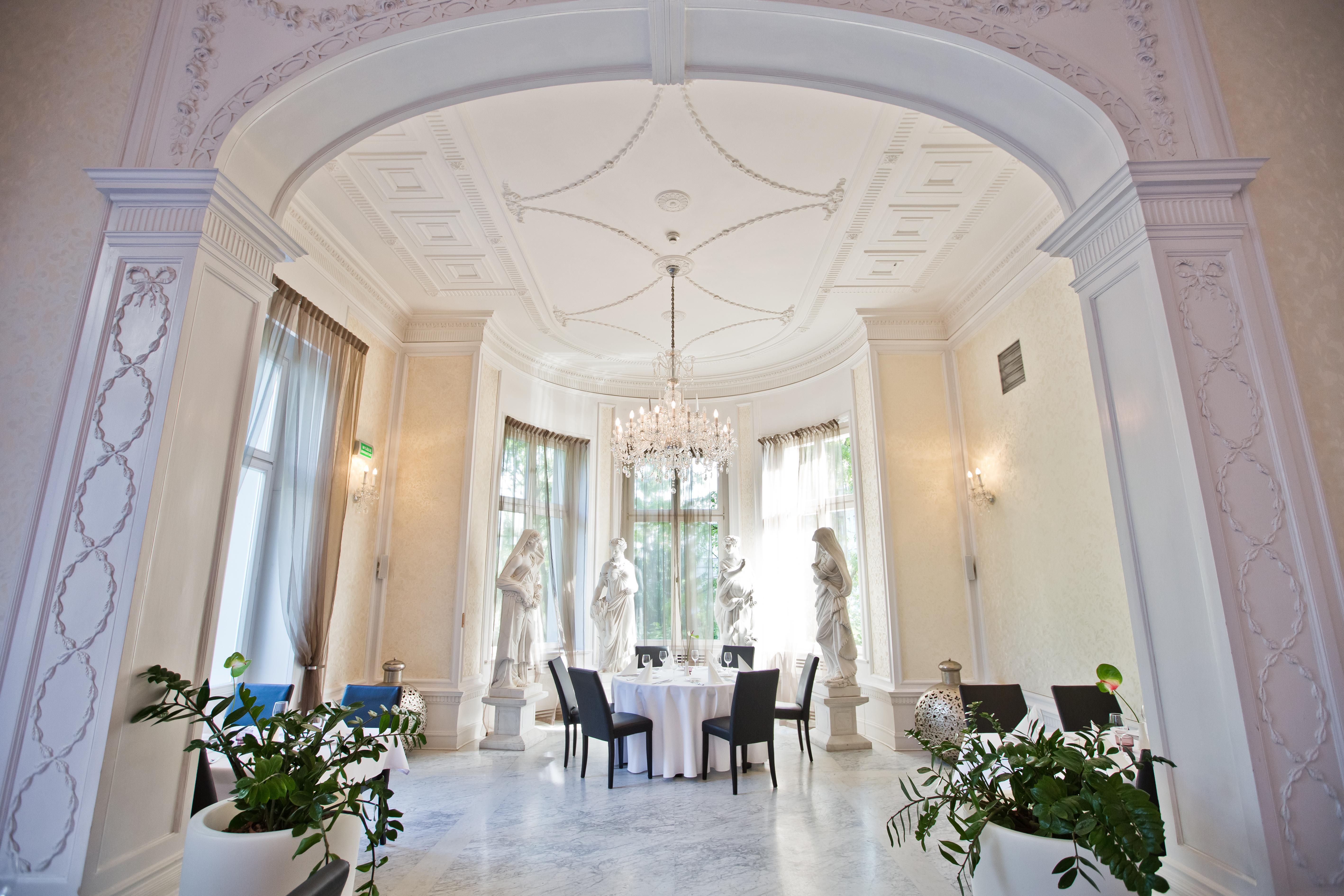 Platinum Palace Boutique Hotel & Spa Wrocław Kültér fotó The interior of the restaurant