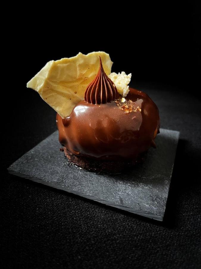Platinum Palace Boutique Hotel & Spa Wrocław Kültér fotó A chocolate dessert