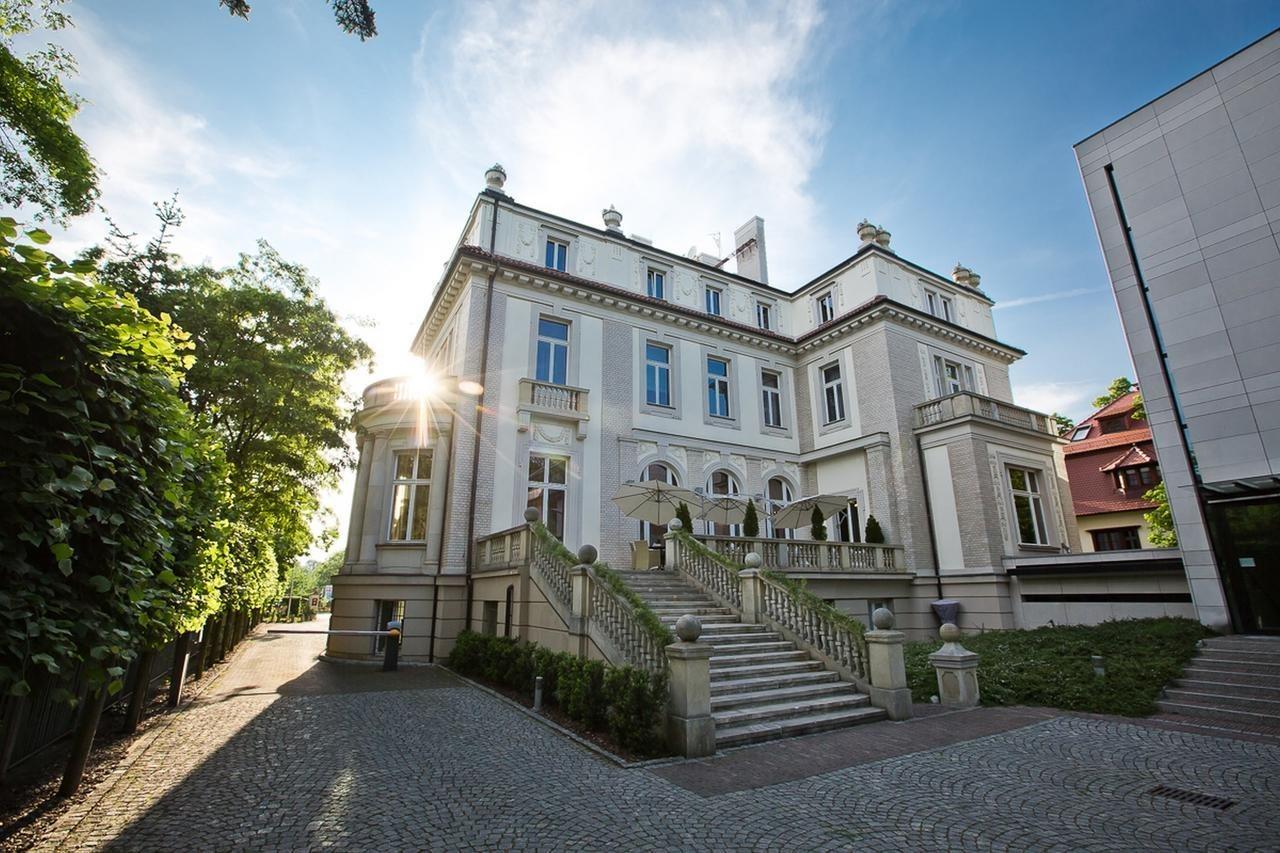 Platinum Palace Boutique Hotel & Spa Wrocław Kültér fotó The main building of the university