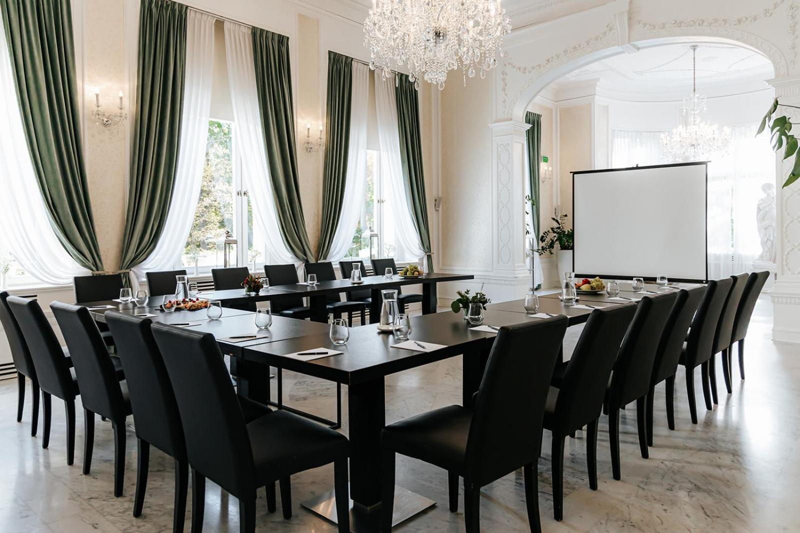 Platinum Palace Boutique Hotel & Spa Wrocław Kültér fotó The interior of the conference room