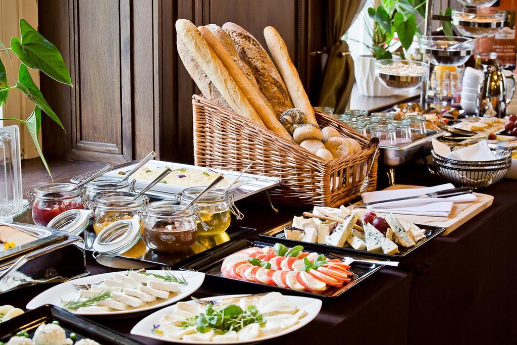 Platinum Palace Boutique Hotel & Spa Wrocław Kültér fotó A buffet