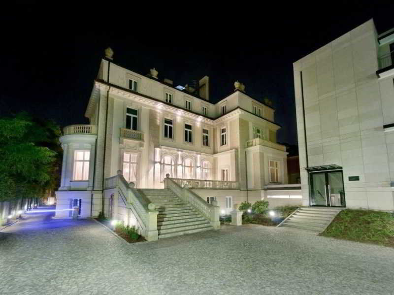 Platinum Palace Boutique Hotel & Spa Wrocław Kültér fotó The museum at night