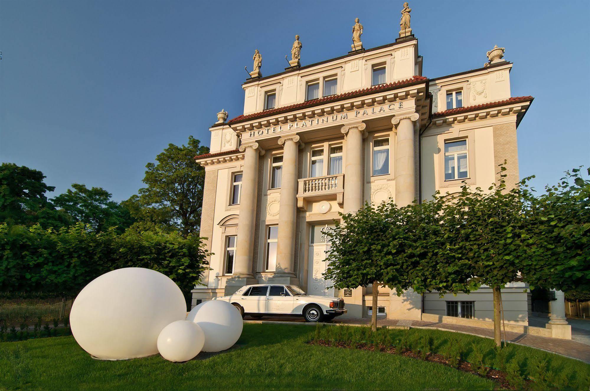 Platinum Palace Boutique Hotel & Spa Wrocław Kültér fotó The main building of the Academy
