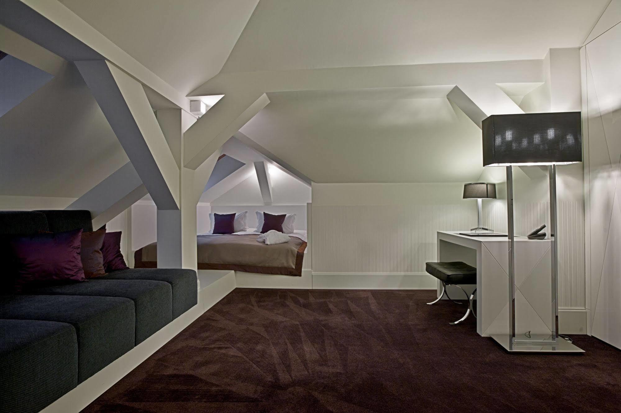 Platinum Palace Boutique Hotel & Spa Wrocław Szoba fotó A suite at the hotel