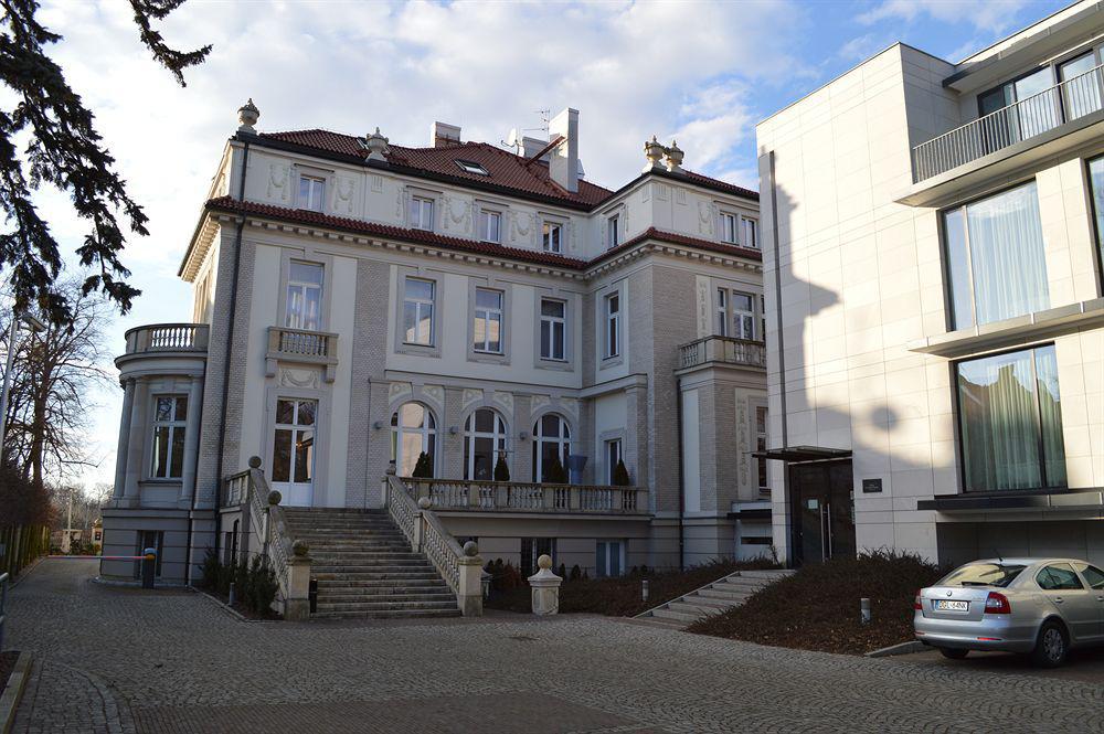 Platinum Palace Boutique Hotel & Spa Wrocław Kültér fotó The former residence of the German ambassador in Warsaw, now the seat of the Polish Academy of Sciences